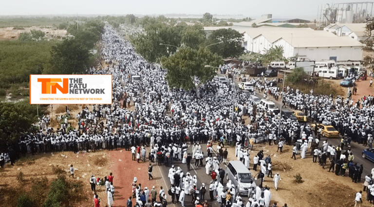 1000s of five years protesters including close President Barrow aides chant ‘five years’ – as they petition Gambian leader to stay put