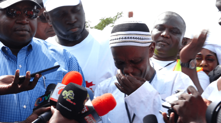Five years chief breaks down in tears as he threatens mass protests if Barrow capitulates to Three Years Jotna