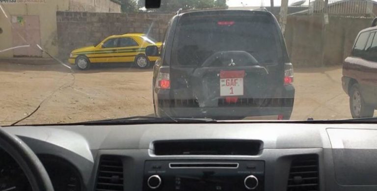 General Drammeh continues to scoop admiration as he is again spotted in traffic with just ONE vehicle