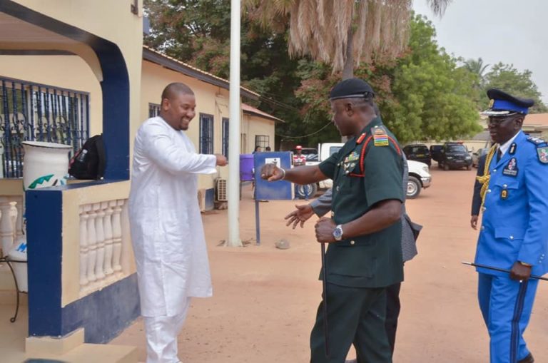 Drammeh and Bensouda elbow-bump as nation’s top military leader meets KM mayor amid his nationwide tour