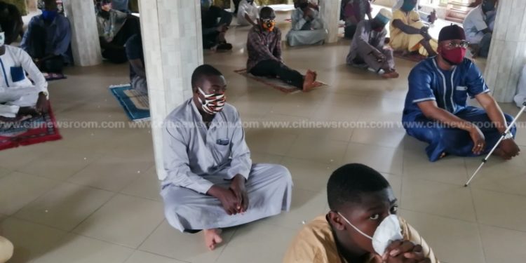 GHANA: Imam halts sermon to throw out congregant without face mask