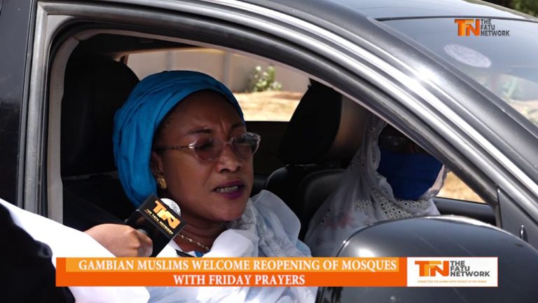 WATCH : Friday prayers resume at Jah Mosque but there’s no social distancing among worshippers outside