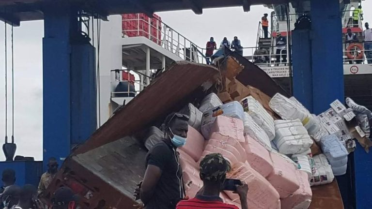 Banjul ferry terminal: Truck causes travel chaos as its body separates from chassis
