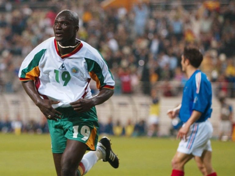 Papa Bouba Diop: Ex-Senegal powerful midfielder dies at 42