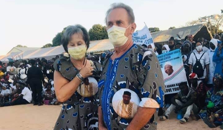 Photo of Whites in President Barrow attire at his Sanyang meeting sets tongues wagging – (and owner of the photo says he doesn’t know where they came from)