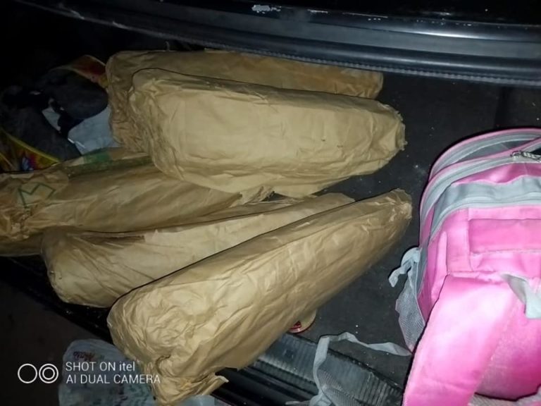 Police’s VIP Platoon arrests three people who were allegedly transporting cannabis