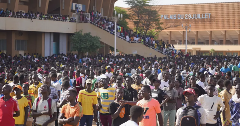 Breaking News: Thousands of Niamey (Niger) Residents Volunteer to Support Junta Against Potential ECOWAS Intervention