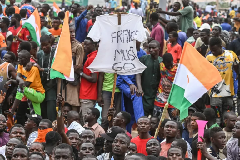 Thousands of Nigeriens Demonstrate, Demanding Withdrawal of 1,500 French Troops from the Country